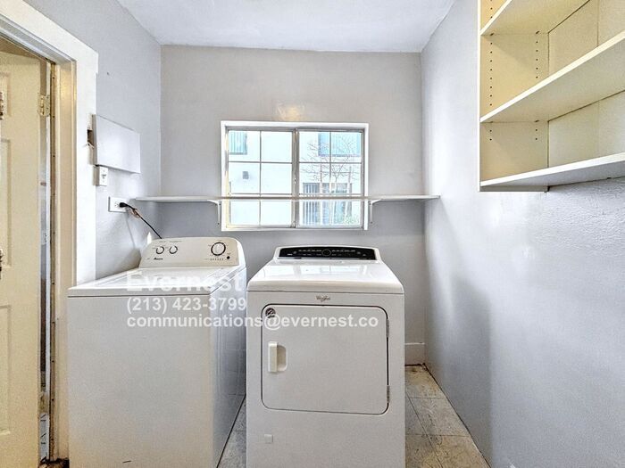 Building Photo - 4612 1/2 Pickford Street