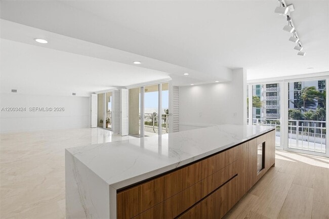 Building Photo - 600 Grapetree Dr