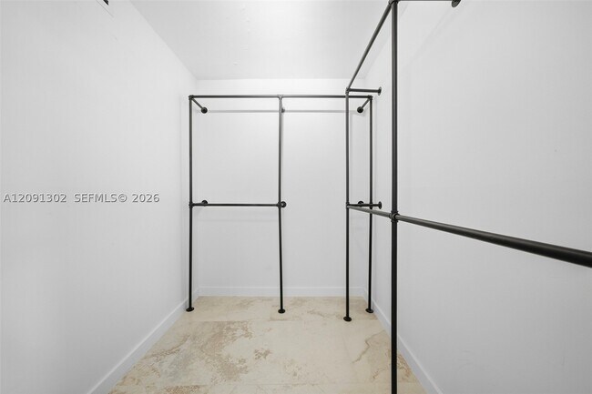 Building Photo - 2575 S Bayshore Dr