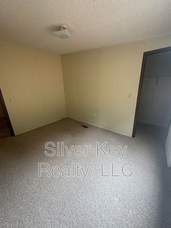 Building Photo - 240 Co Rd 275