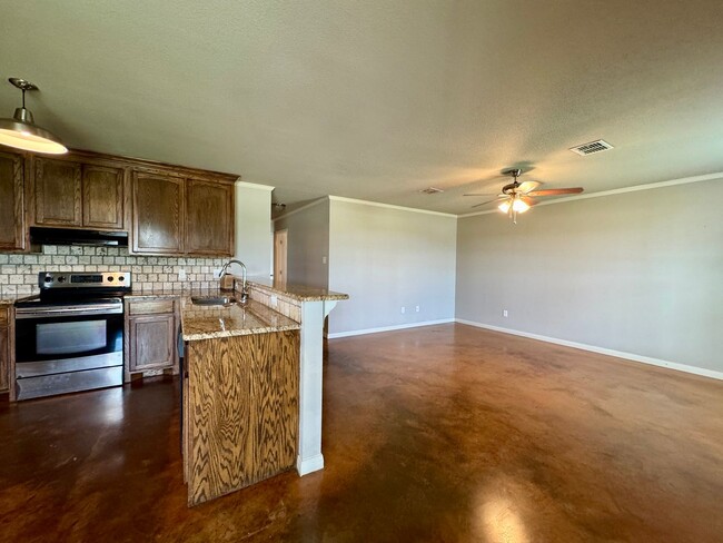 Building Photo - Single Family Home *LEASING SPECIAL AVAILA...