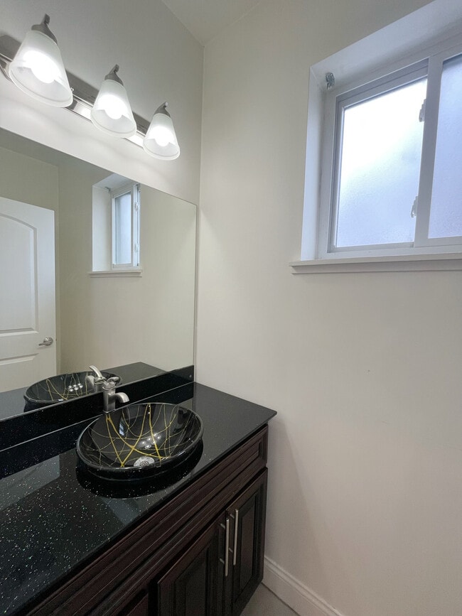 Building Photo - 3527 S Parnell Ave