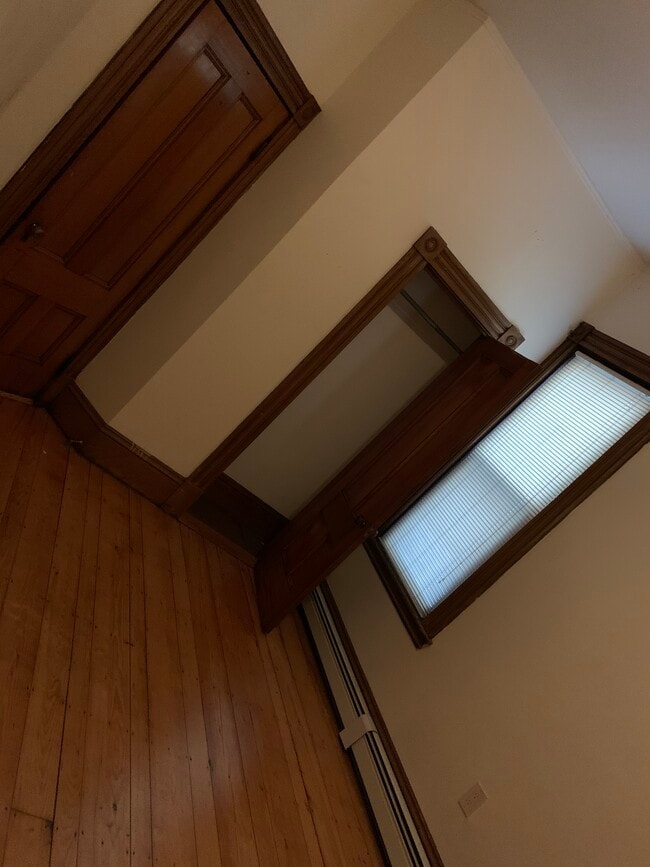 Building Photo - 388 Meridian St
