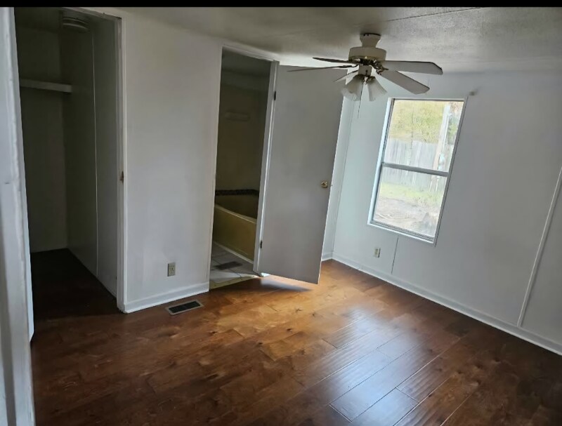 Building Photo - 410 Brown St