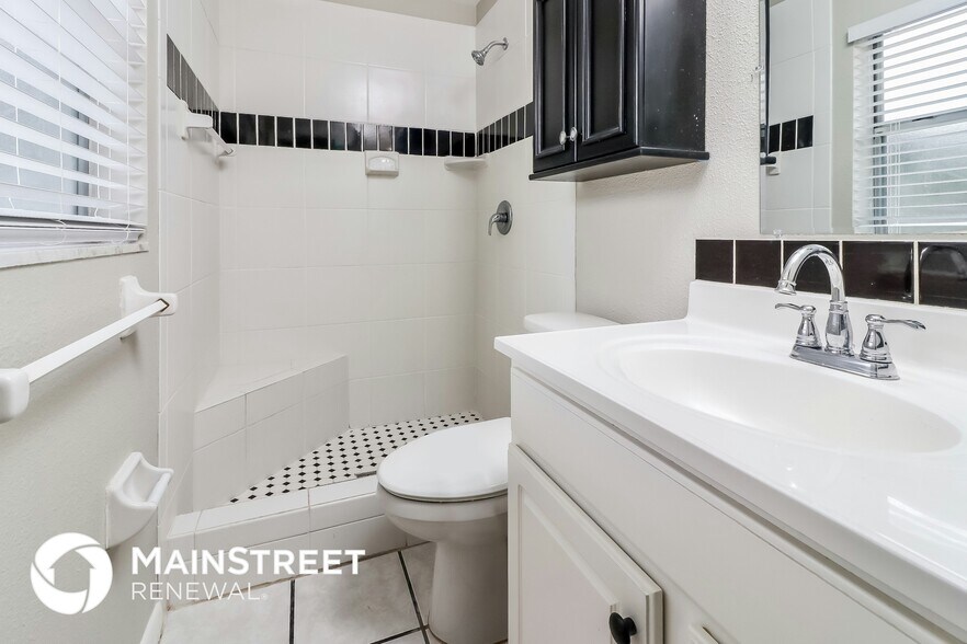 Building Photo - 606 Patrick Ave