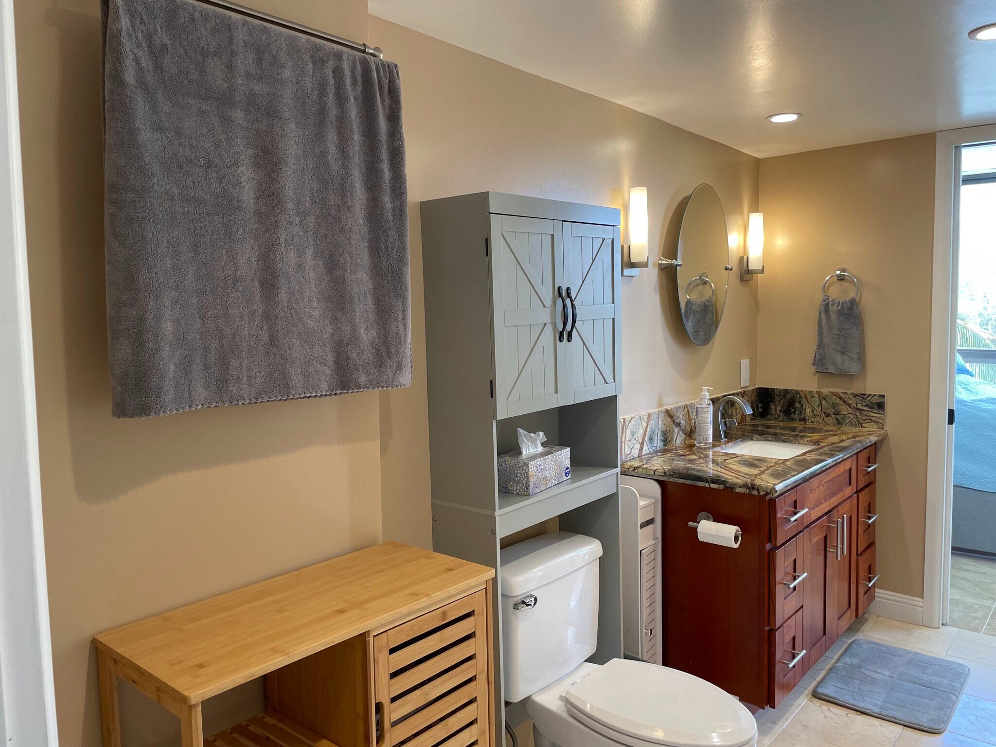bathroom - 320 Liliuokalani Ave