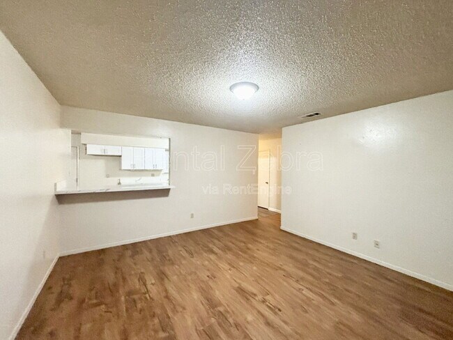 Building Photo - 3290 Cheyenne Dr