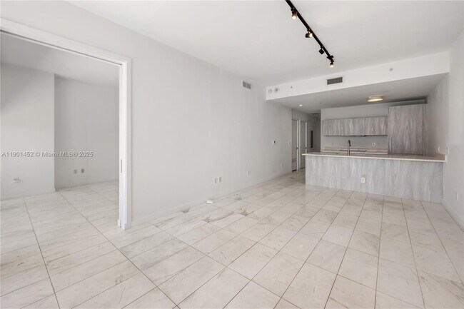 Building Photo - 480 NE 31st St