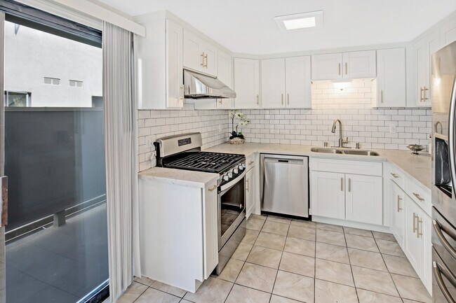 Building Photo - 1138 20th St