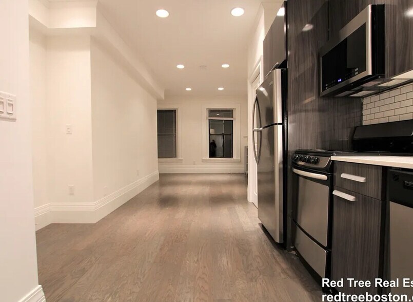 Primary Photo - 252 Newbury St