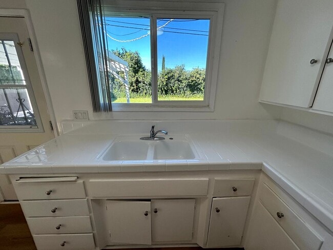 Building Photo - Spacious 4-Bed, 2-Bath Home with a Large Backyard in Prime West Hills!