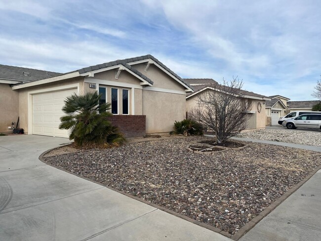 Building Photo - Home Available in Victorville!