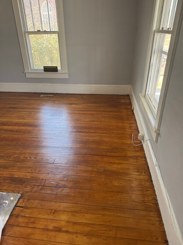 Building Photo - 533 Farley Ave