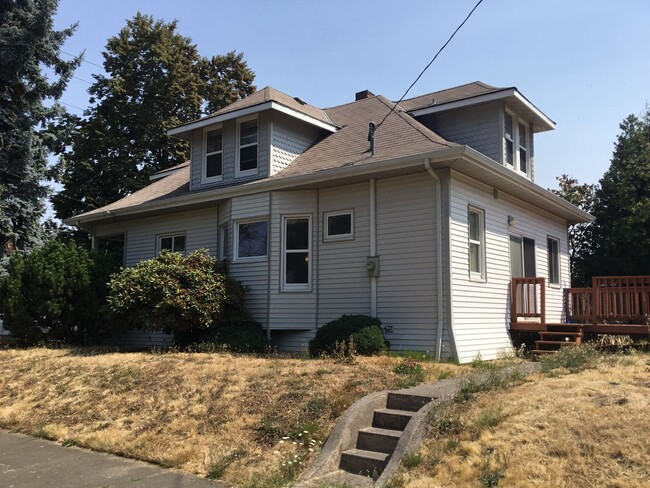 Building Photo - URBAN CHARMER