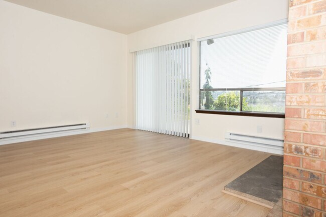 Building Photo - 3421 23rd Ave W