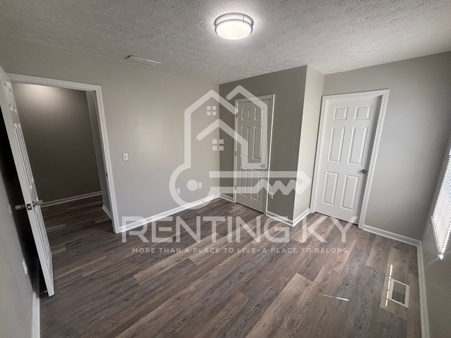 Building Photo - Newly Renovated 3-Bed, 1.5-Bath Townhome with Garage!