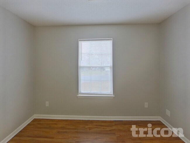 Building Photo - 8523 Lockerbie Ln