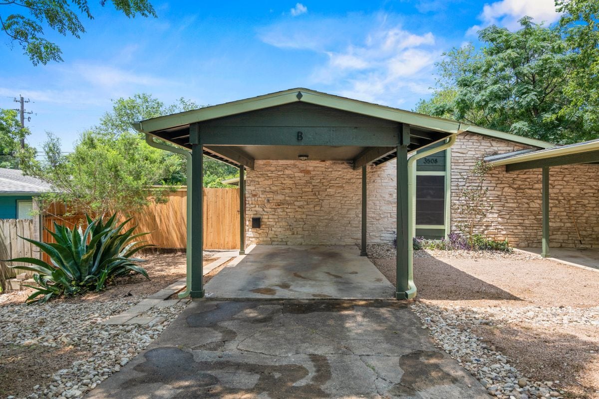 Building Photo - 3508 Southridge Dr
