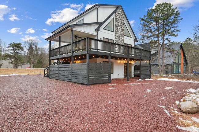 Building Photo - 126 Petrarch Trail