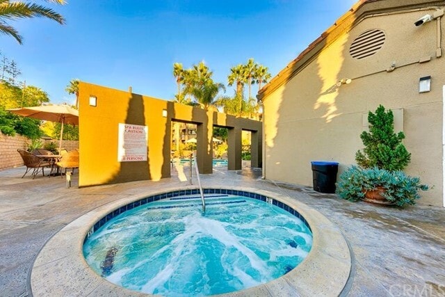 Building Photo - 420 Lake St