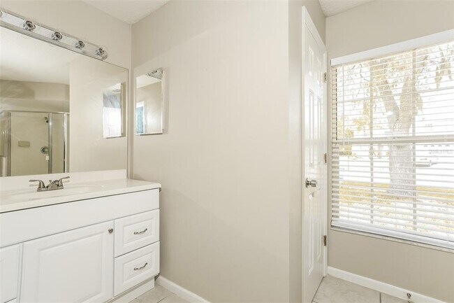 Building Photo - 557 Oak Branch Cir