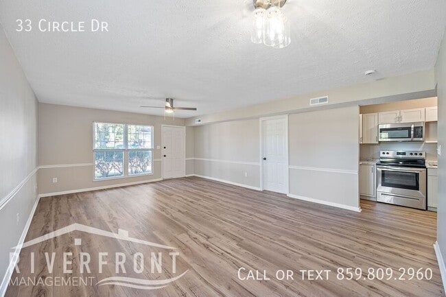 Building Photo - 33 Circle Dr