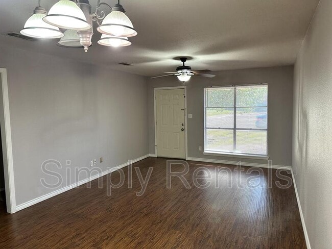 Building Photo - Stanford St 3102 - A