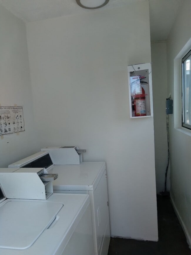 Building Photo - BELLA APARTMENTS: Beautiful 1 Bed - 1 Bath