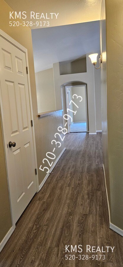 Building Photo - 7178 S Oakbank Dr