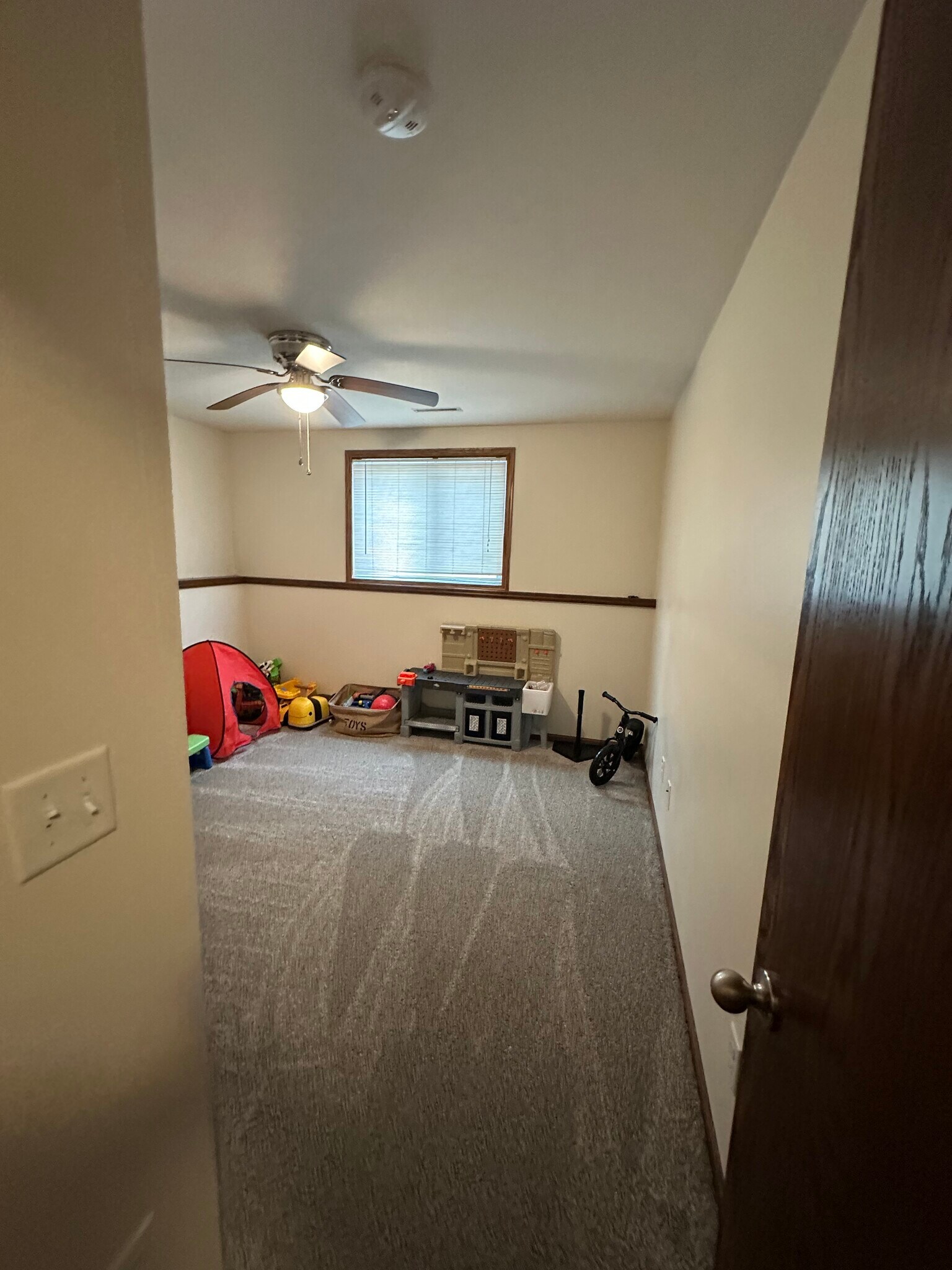 Building Photo - 1412 North Dakota Ave