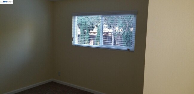 Building Photo - 6067 Inglewood Dr