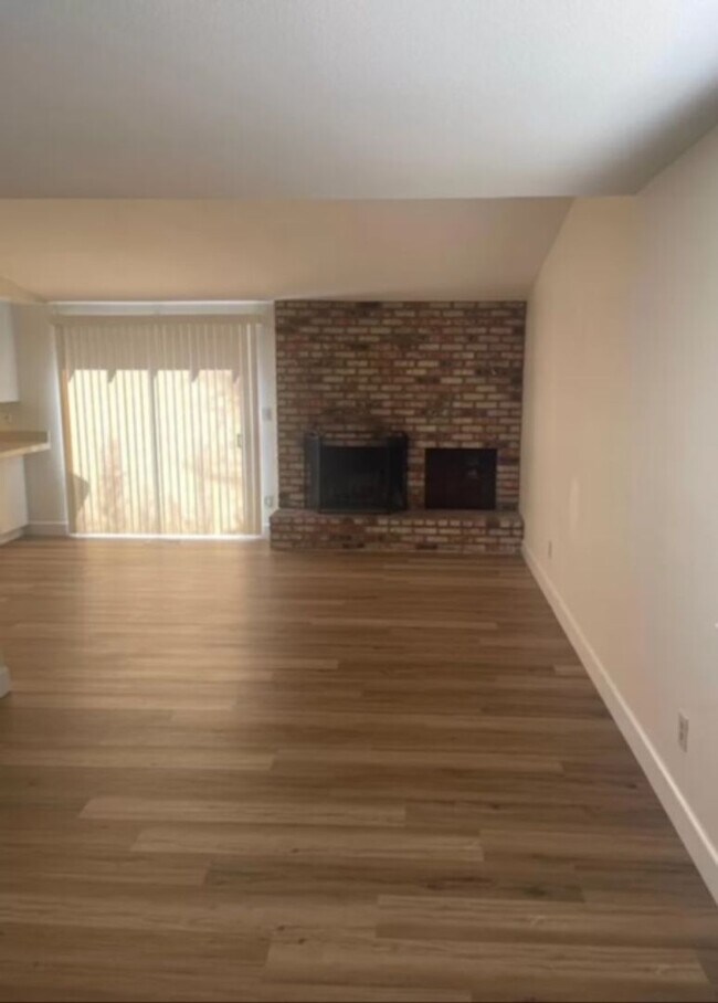 Building Photo - Single Family home in North West