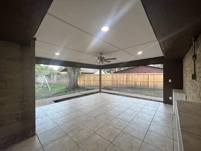 Building Photo - 8103 Edgebrook Forest Ct