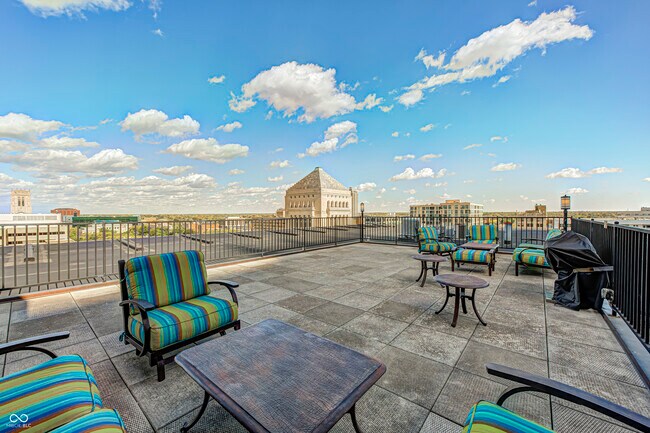 Building Photo - 350 N Meridian St