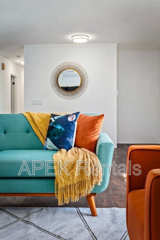 Building Photo - 980 N Buttonwillow Cir