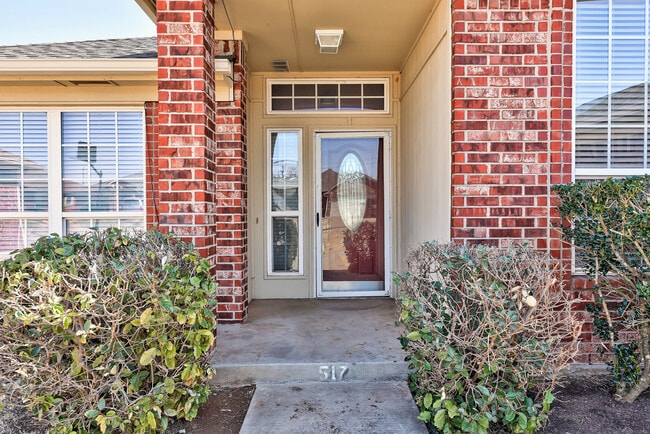 Building Photo - 517 Lone Oak Dr