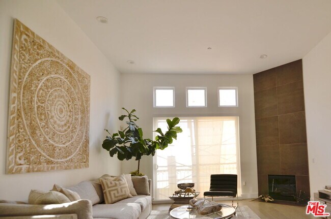 Building Photo - 5703 Laurel Canyon Blvd