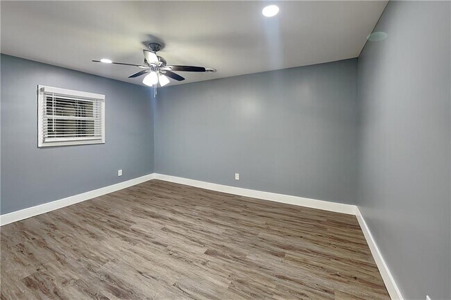 Building Photo - 281 Sumter Dr NE