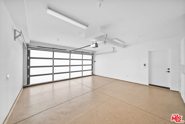 Building Photo - 733 N Gramercy Pl