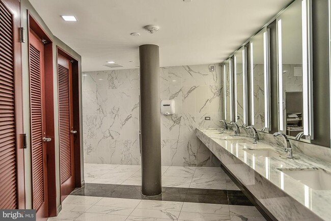 Building Photo - 8370 Greensboro Dr