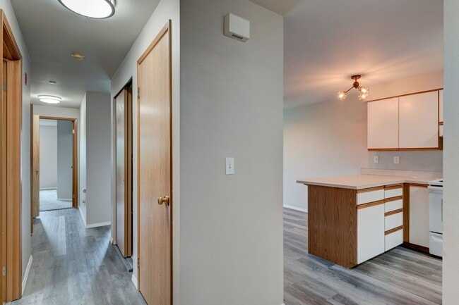 Building Photo - Spacious 3-Bed, 2-Bath Home with Private P...