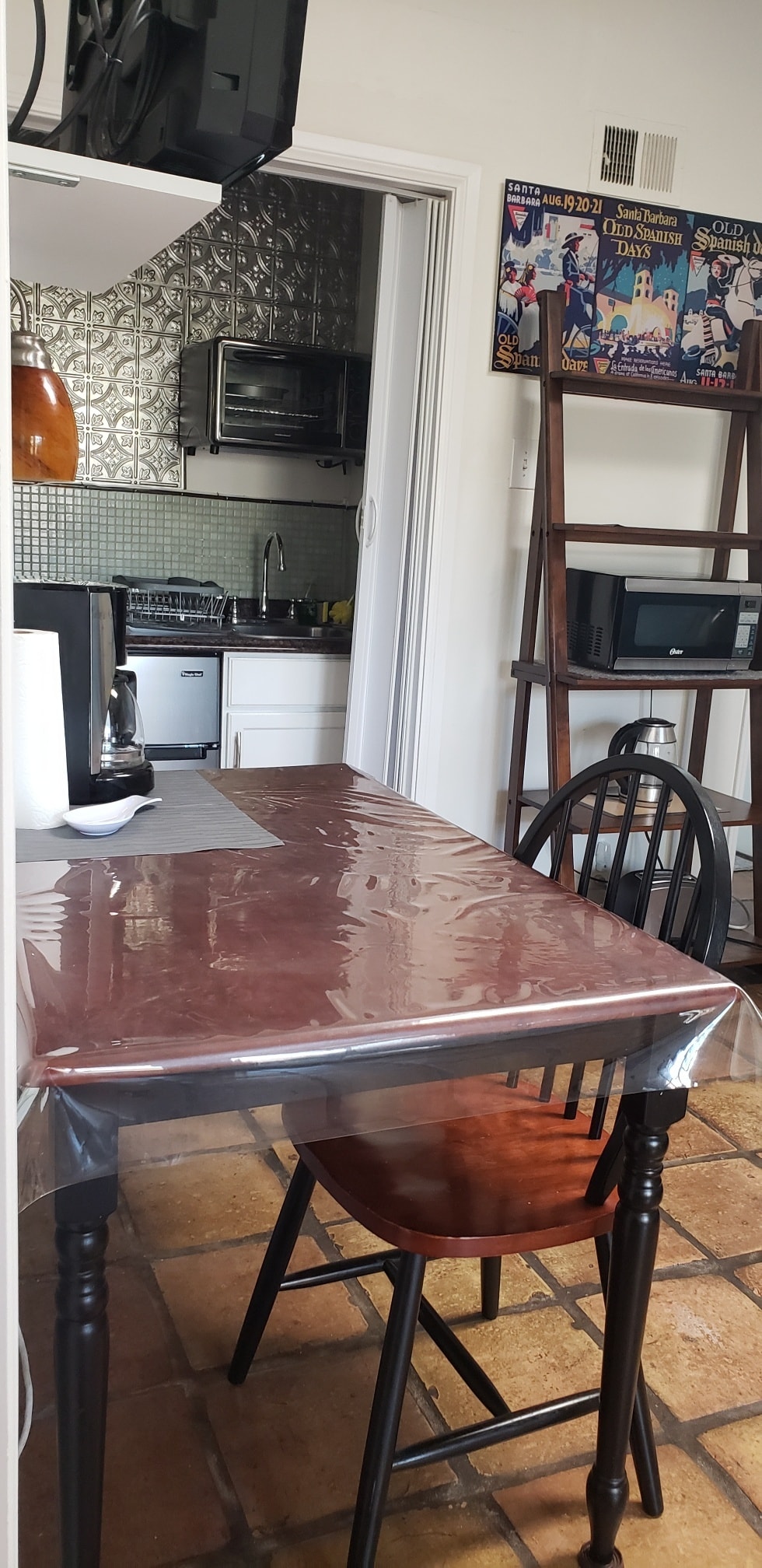 eating area with kitchenette in background - 682 Carlo Dr