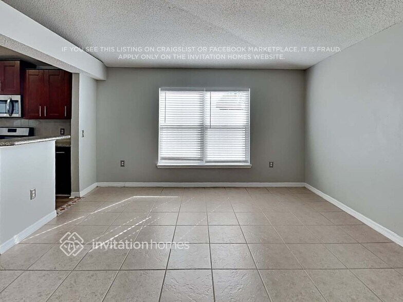 Building Photo - 1622 Hudderfield Cir W