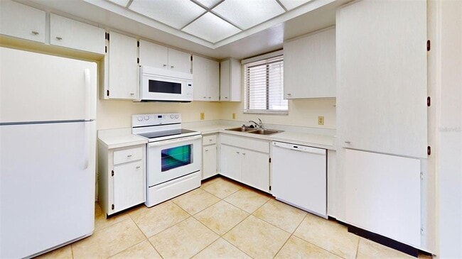 Building Photo - 1213 Glen Oaks Dr E