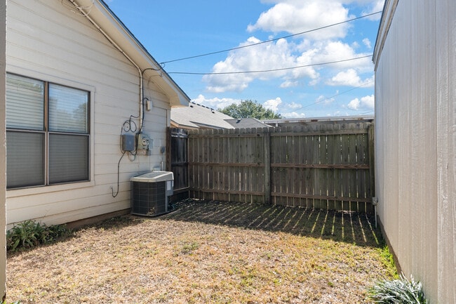 Building Photo - 1303 Chapel Creek Rd