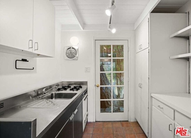 Building Photo - 523 Avondale Ave