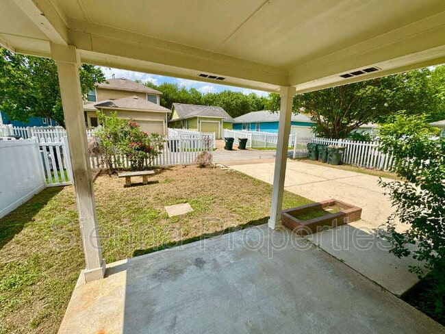Building Photo - 295 Strawn