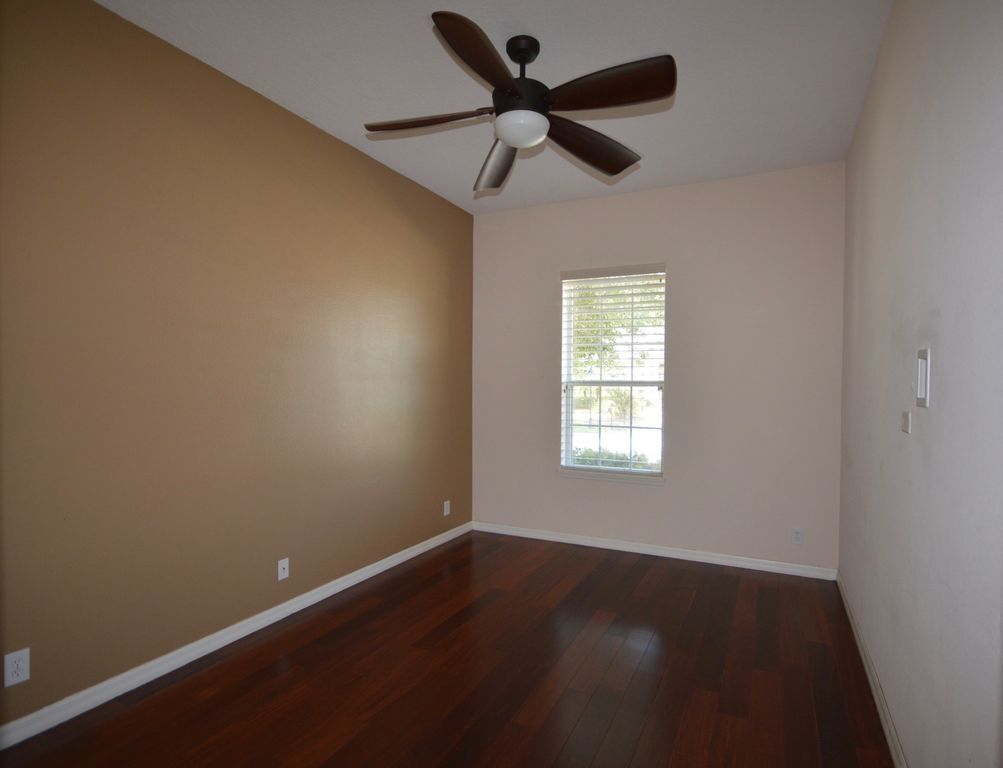 Building Photo - 610 Victoria Hills Dr