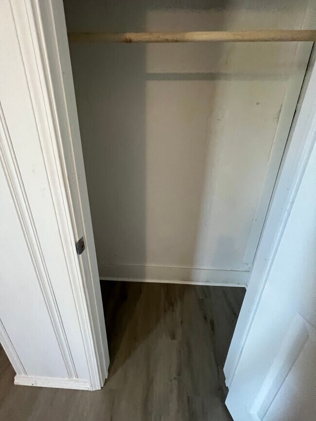 Building Photo - Remodeled 2 Bed 1 Bath House Available 4-15-2024