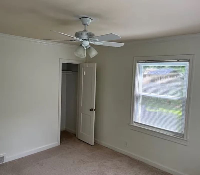 Building Photo - 2803 Robin Hood Dr
